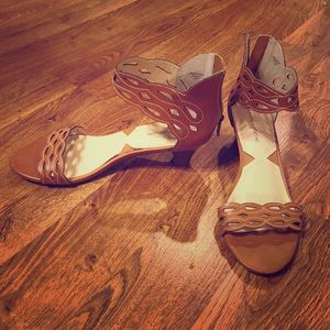 Adrienne Vittadini tan Sandals